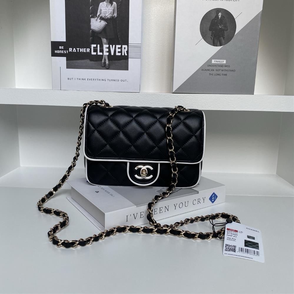 The Chanel 25P Panda Series AS 5151 is full of exquisite craftsmanship and this season is simply crazy The combination of lambskin and gold metal is