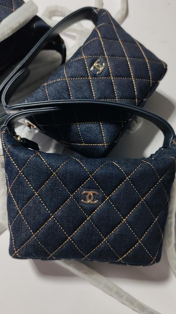 The export product OHANEL 26P denim lunch box bags are available in black The price performance ratio of this season is No1 The capacity is very go