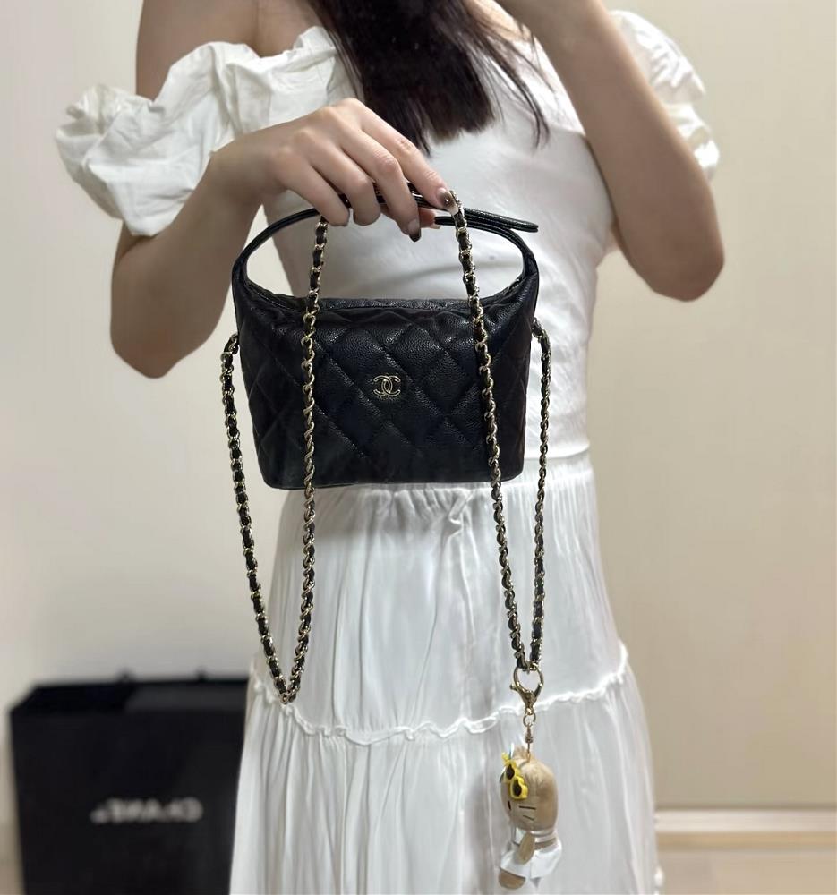 Highly practical available in various colors for carrying underarm and crossbodytagName 4386tagId 78246845  professional luxury fashi