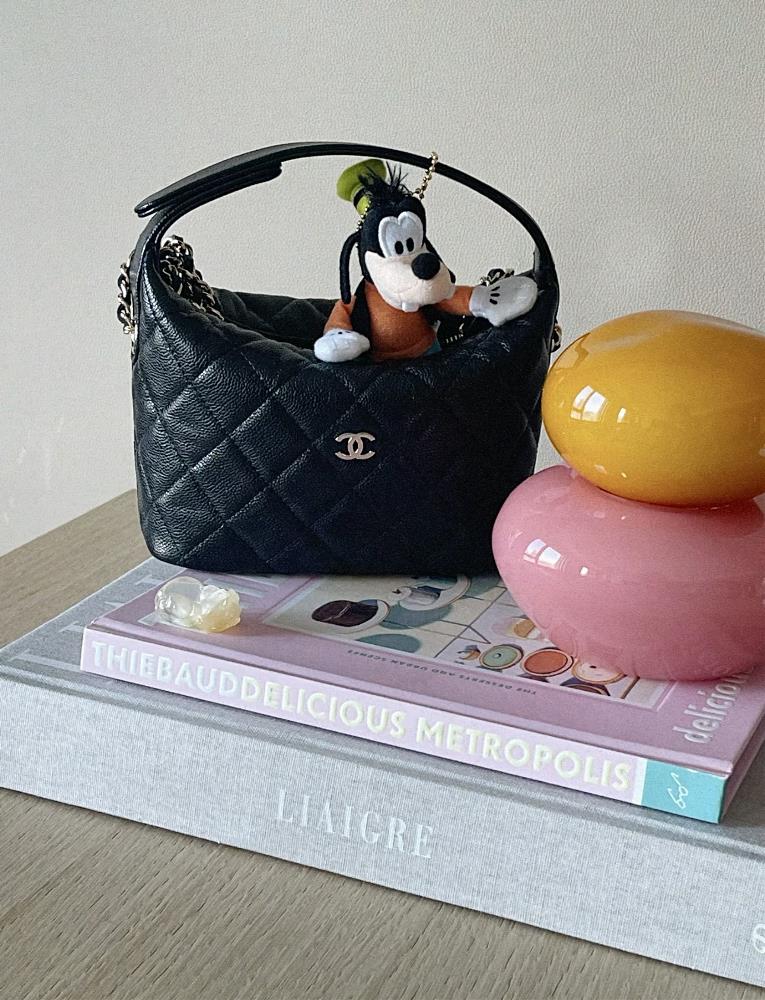 Its so beautiful very lightweight and delicate with a loving hearttagName 4386tagId 78246845  professional luxury fashion brand agenc