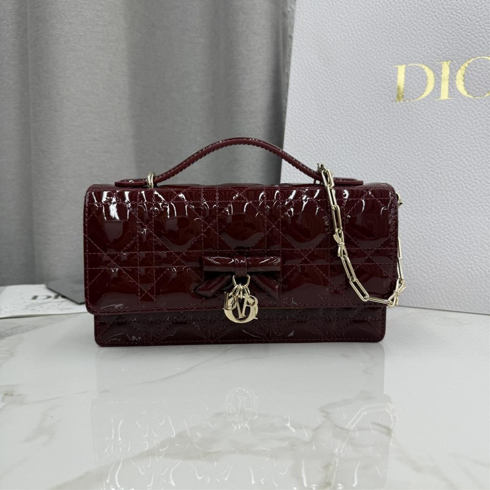 My Dior Mini Chain Handbag Number S0984 burgundy patent leather bowThis My Dior mini chain handbag further enriches this collection with its elegant a