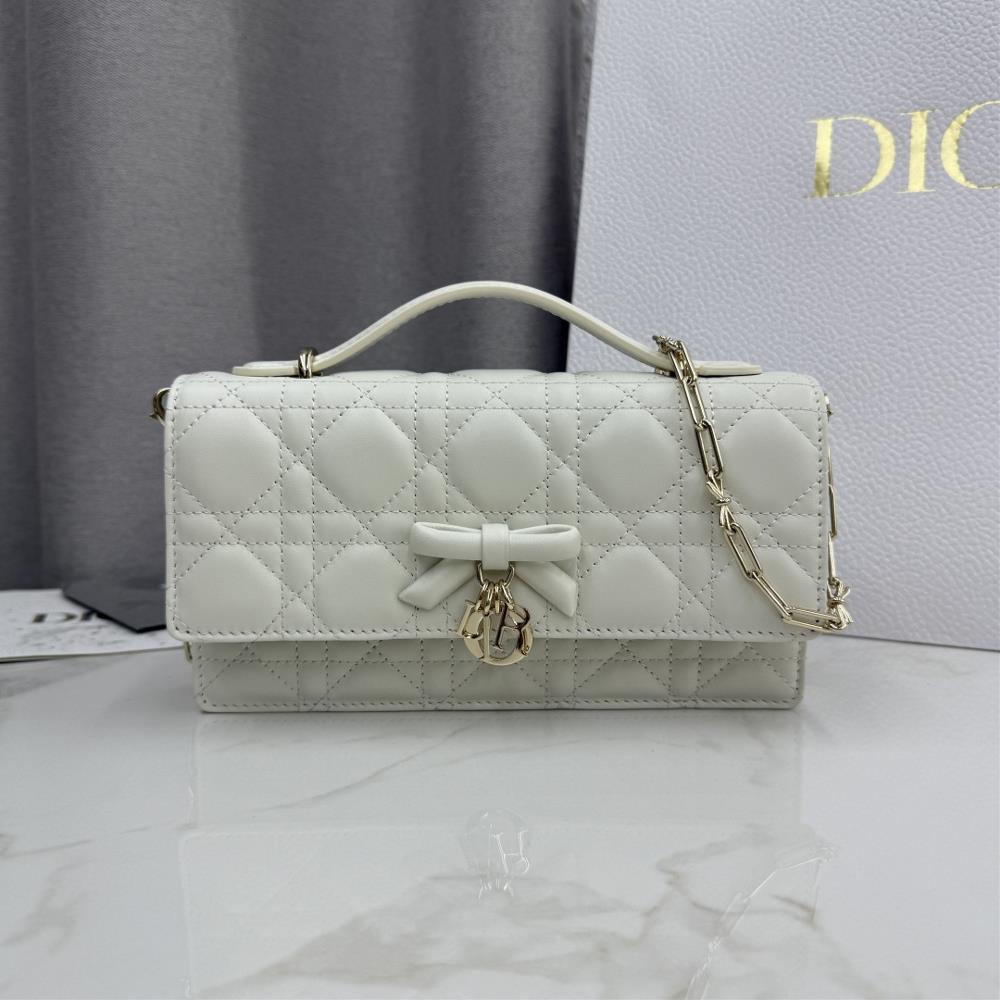 My Dior Mini Chain Handbag Number S0984 White Sheepskin BowThis My Dior mini chain handbag further enriches this collection with its elegant and pract