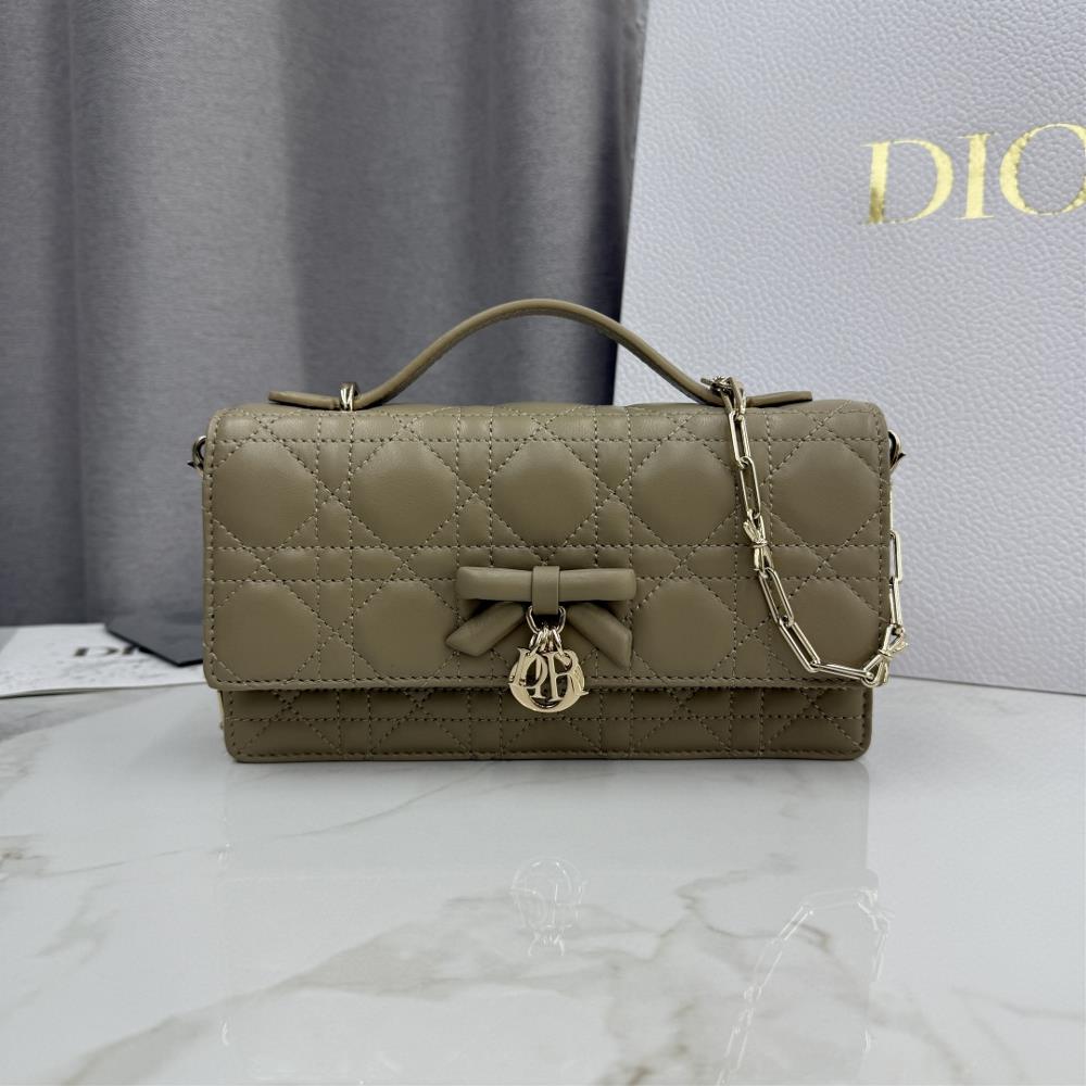 My Dior Mini Chain Handbag Number S0984 Milk Tea Apricot Sheepskin BowThis My Dior mini chain handbag further enriches this collection with its elegan