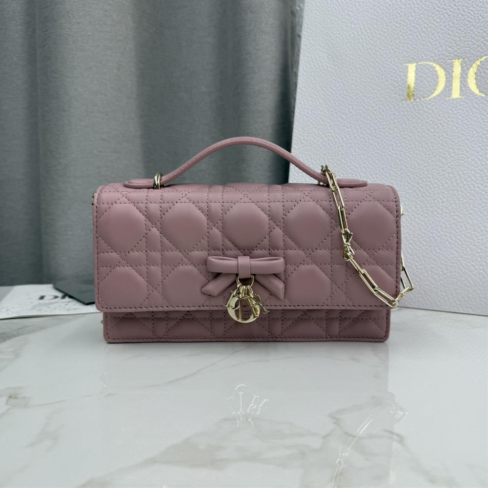 My Dior Mini Chain Handbag Number S0984 Retro Pink Sheepskin BowThis My Dior mini chain handbag further enriches this collection with its elegant and