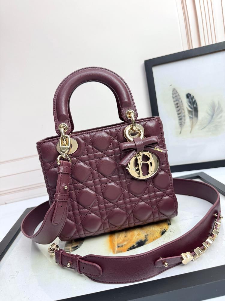 New bow tieSheep tendon velvet leather counter spring core Ubuckle4grid sheepskin wine red rattan grain cowhide mini handbag Cannage rattan grain
