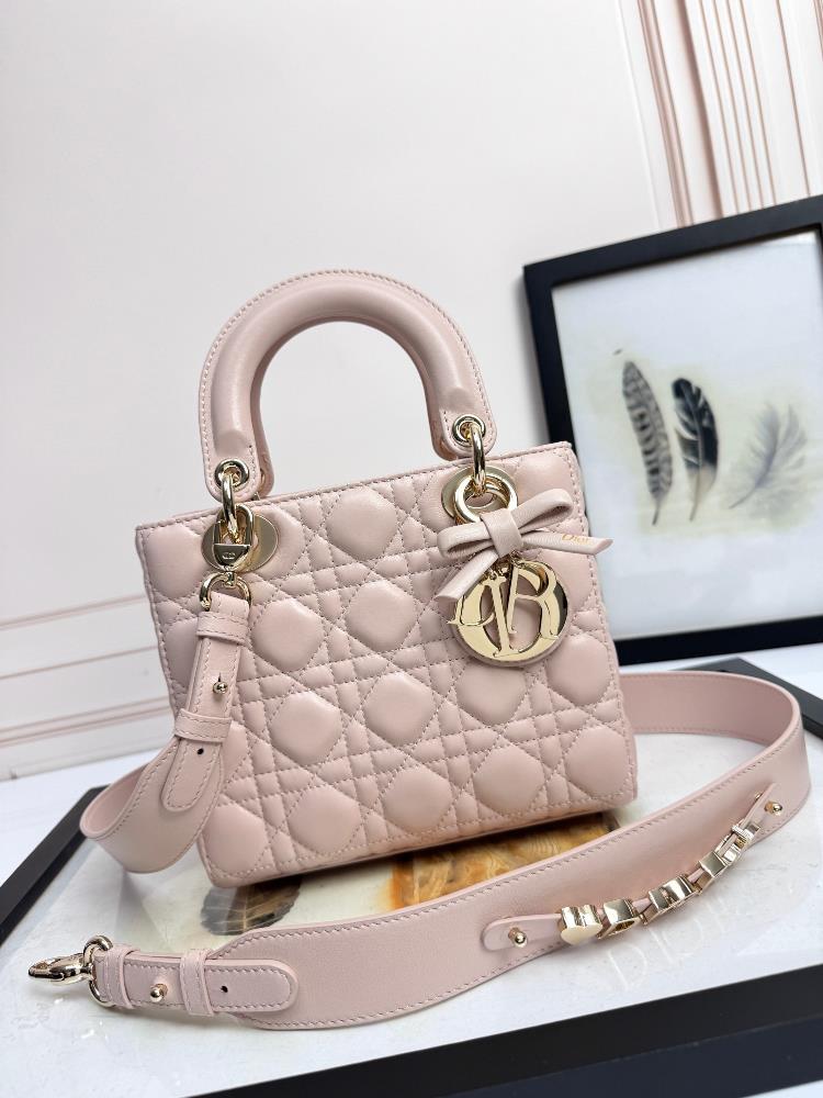 New bow tieSheep tendon velvet leather counter spring core Ubuckle4grid sheepskin rouge pink rattan plaid cowhide mini handbag Cannage rattan plai