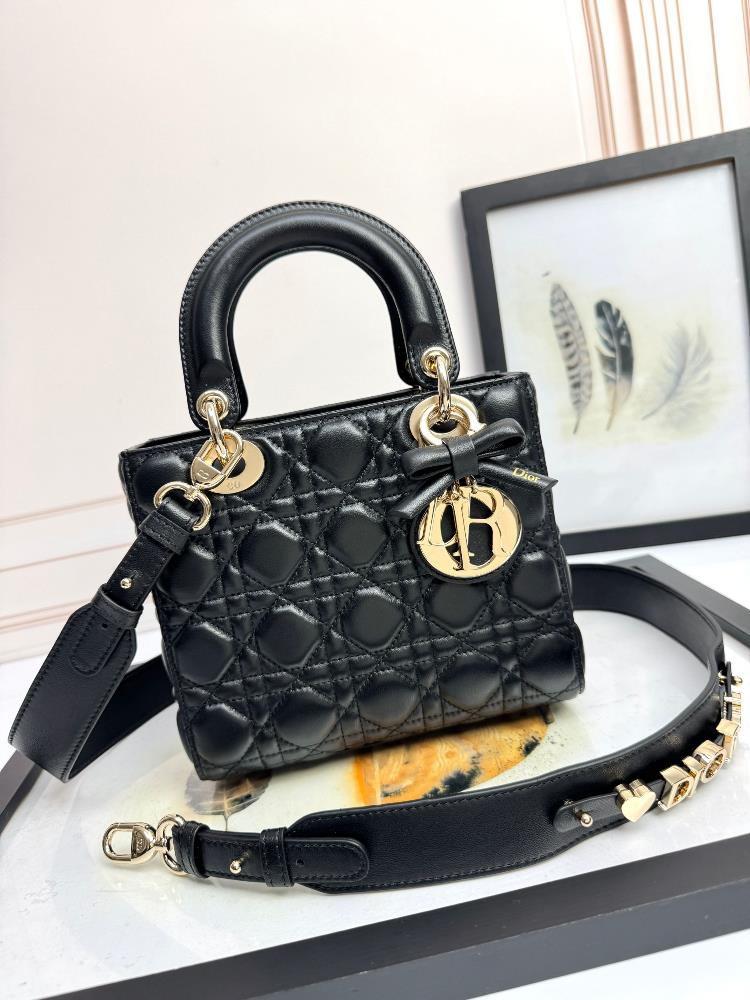 New bow tieSheep tendon velvet leather counter spring core Ubuckle4grid sheepskin black rattan grain cowhide mini handbag Cannage rattan grain sti