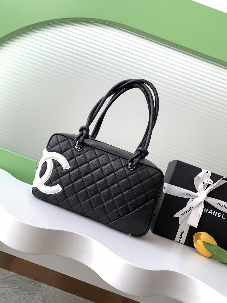 The ceiling of the classic vintage Kangpeng pillow bag is already out of stock at the counter Currently the vintage store is also a scarce item whi