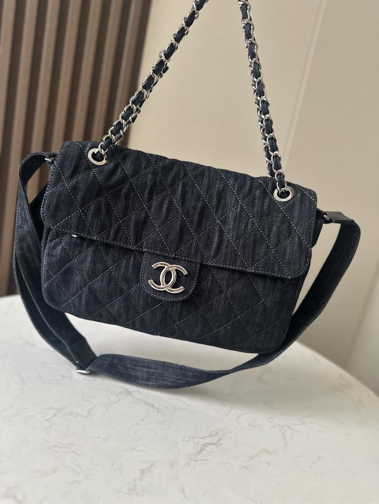The fully packaged super cool Chanel 1 single shoulder crossbody airport bag is suitable for both men and women It is fashionable and can be easily h