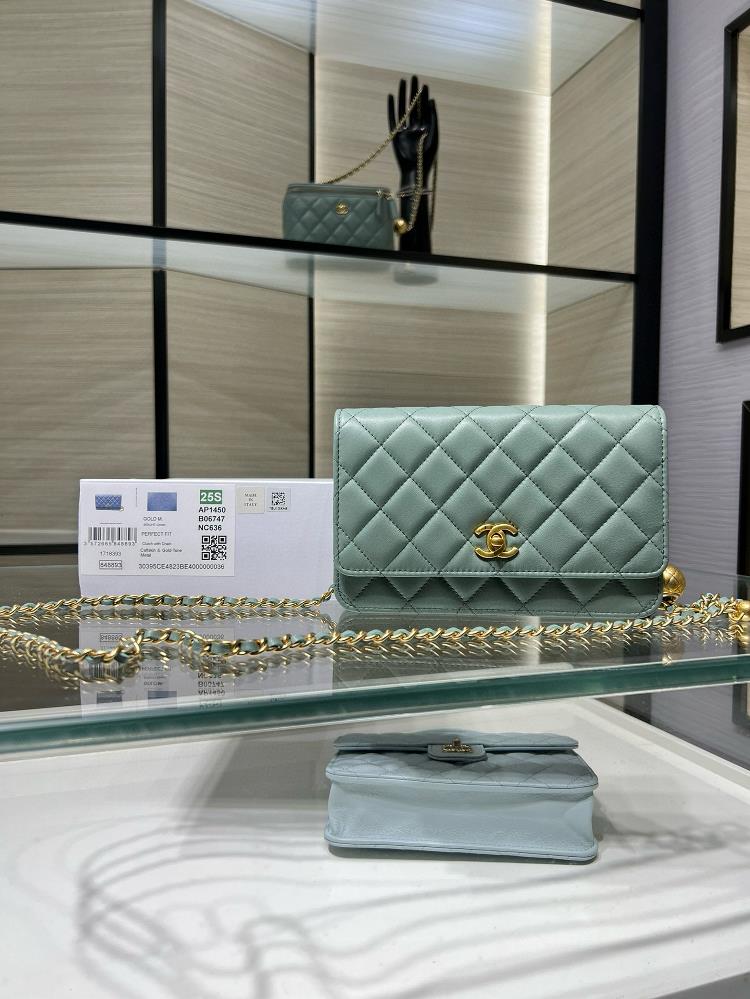 Ohanel 25S new Woc what do you really think and like after wearing it on your backThe small square shape paired with an adjustable chain length metal