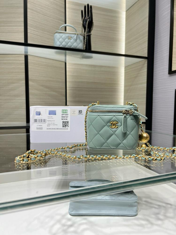 Ohanel 25s New Product New Color Small Box Sage Green Adjustable Chain Small Golden Ball SheepskinSeeing it I planted grass instantly Inside the ski