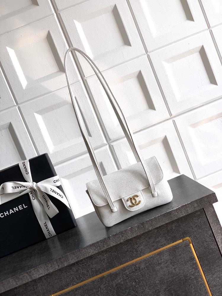 Milk white Mimi small size 17cm OHANEL 26CJennie celebrity style with a touch of fashion style is just right This new model is completely vintage sin