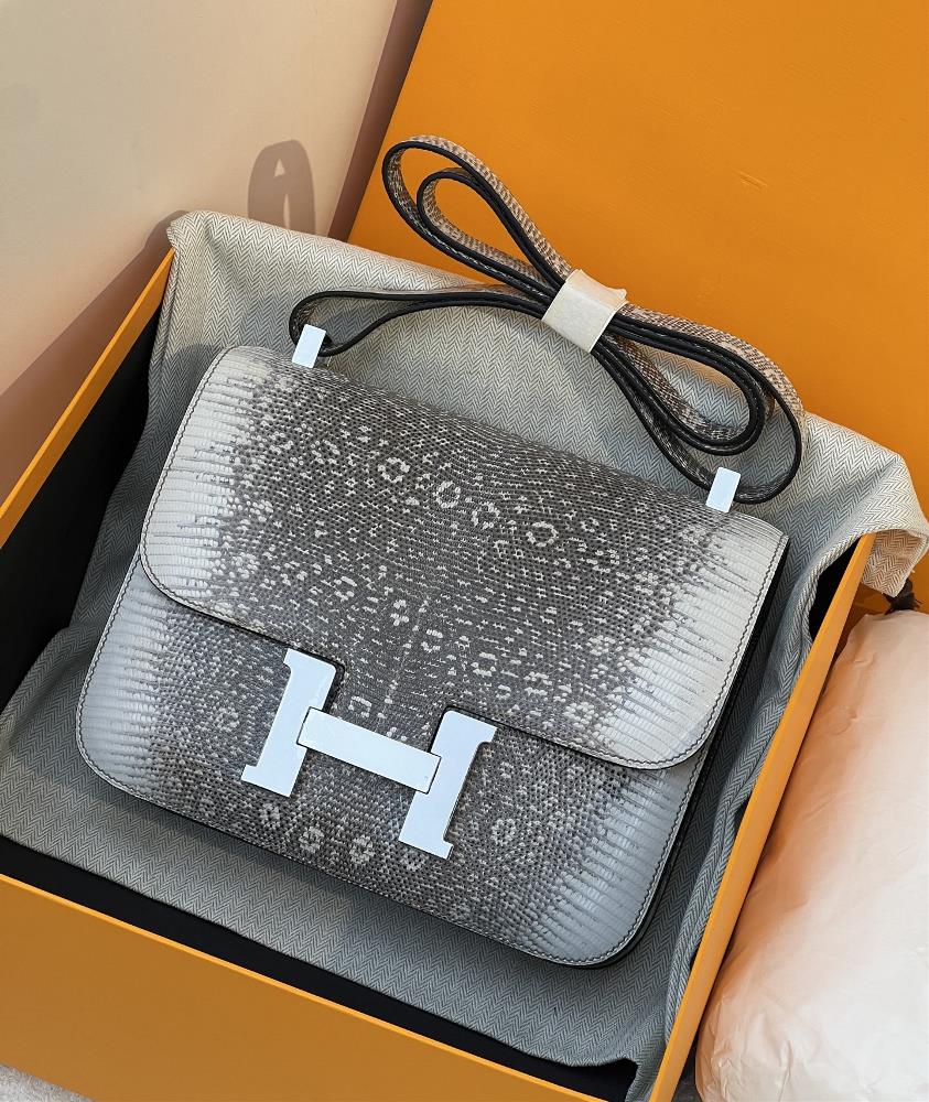 Lizard Kangkang 24 original flower silver buckle in stock  professional luxury fashion brand agency businessIf you have wholesale or retail intenti