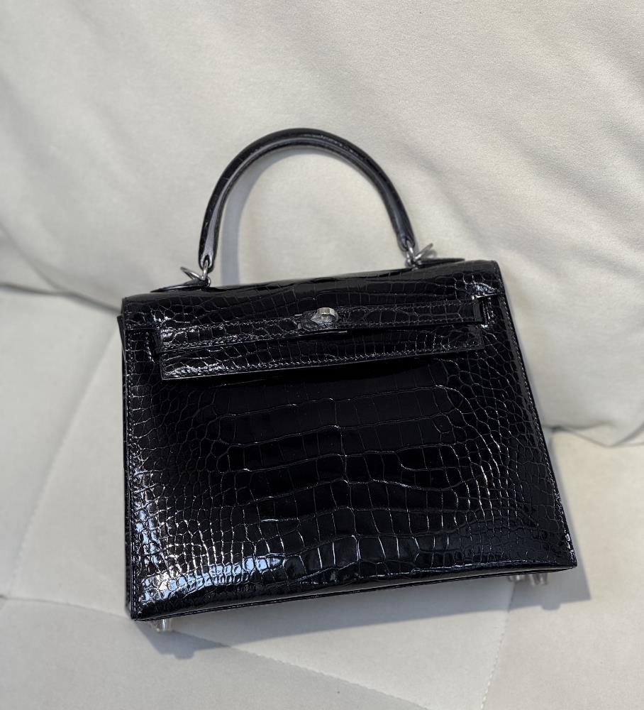 Kelly 25 Black Silver Highlighting Americas Spot  professional luxury fashion brand agency businessIf you have wholesale or retail intentions pleas