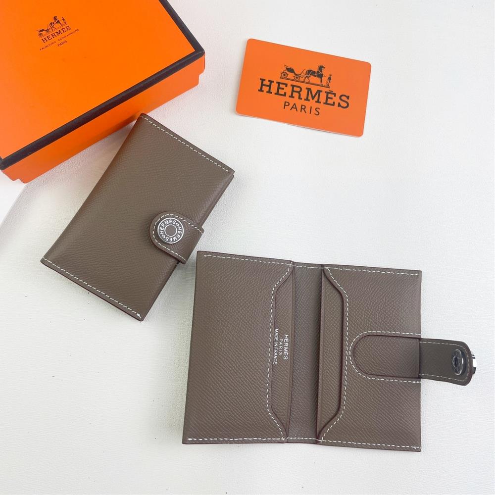 Hermes RMS Card PackHermes Evercolor calf pickup bagModel 515 Palm PatternMade of empson cowhideButton opening and closing2 card slots on each sideM