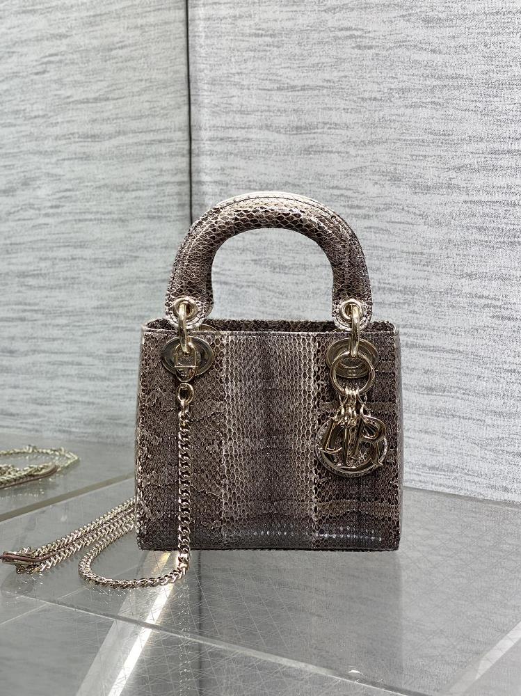 spotLady Dianas three rare snake skins make a dazzling appearance elegant yet unique It is the perfect choice Lets explain that the pattern of ea