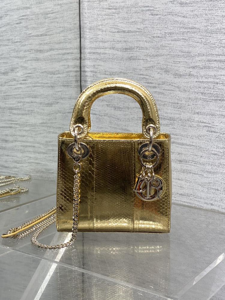 spotLady Dianas three rare snake skins make a dazzling appearance elegant yet unique It is the perfect choice Lets explain that the pattern of ea