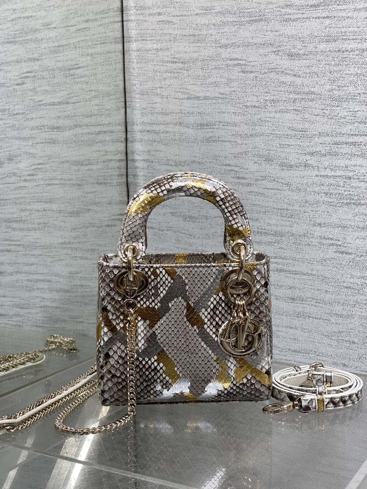 spotLady Dianas three rare snake skins make a dazzling appearance elegant yet unique It is the perfect choice Lets explain that the pattern of ea