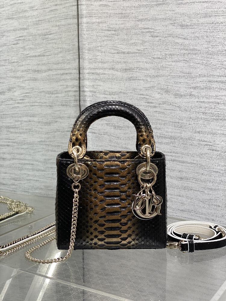 spotLady Dianas three rare snake skins make a dazzling appearance elegant yet unique It is the perfect choice Lets explain that the pattern of ea