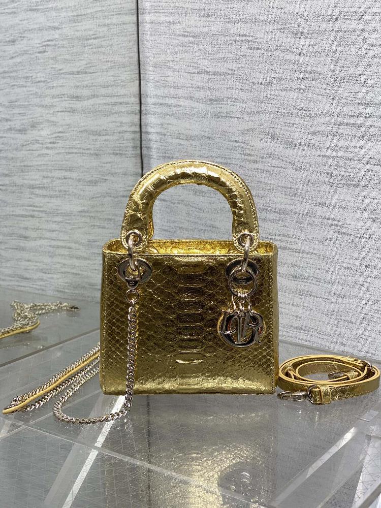 spotLady Dianas three rare snake skins make a dazzling appearance elegant yet unique It is the perfect choice Lets explain that the pattern of ea