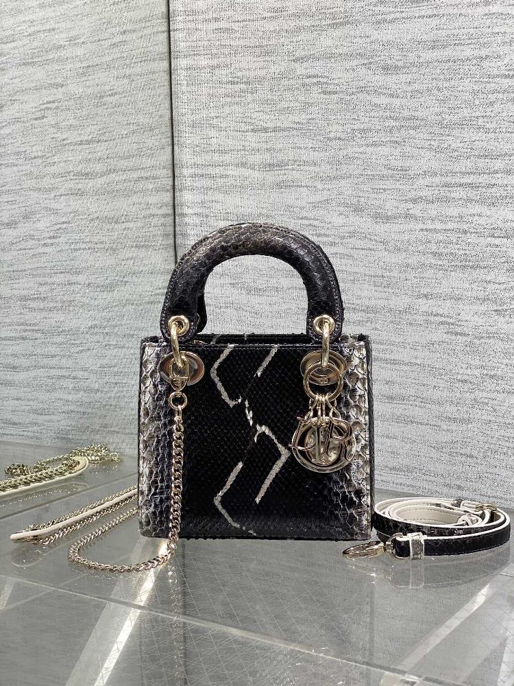 spotLady Dianas three rare snake skins make a dazzling appearance elegant yet unique It is the perfect choice Lets explain that the pattern of ea