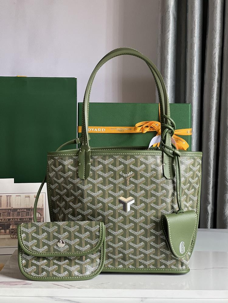 The new Goya green mini doublesided shopping bag has been researched and improved multiple times continuously enhancing the fabric and leather and