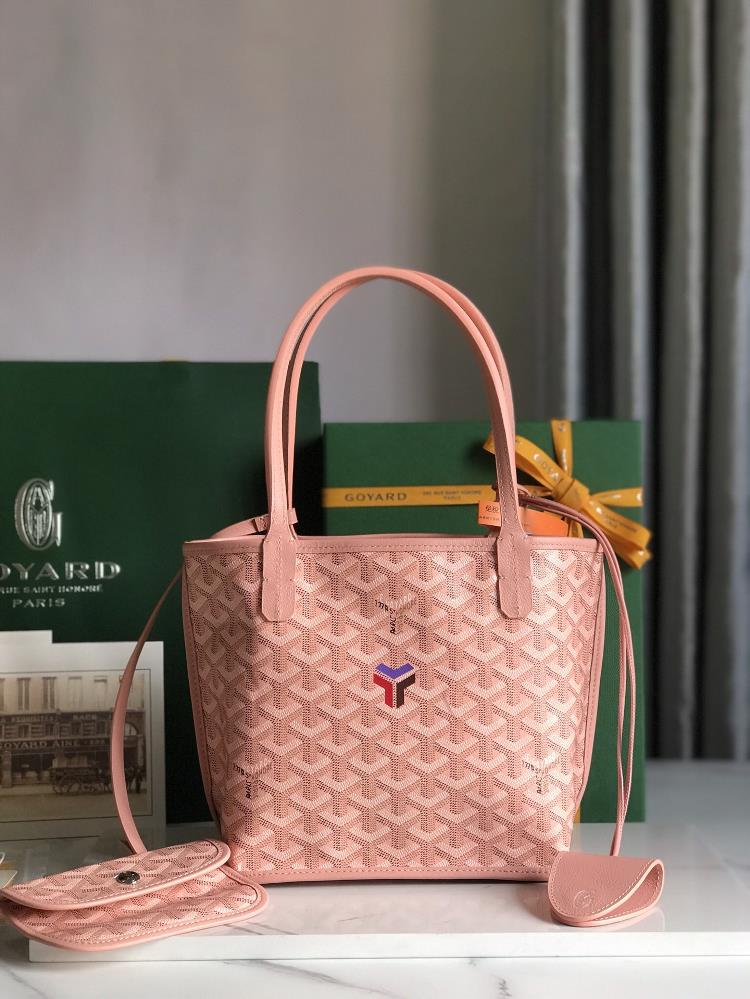The new Goya pink mini doublesided shopping bag has been researched and improved multiple times continuously enhancing the fabric and leather and e
