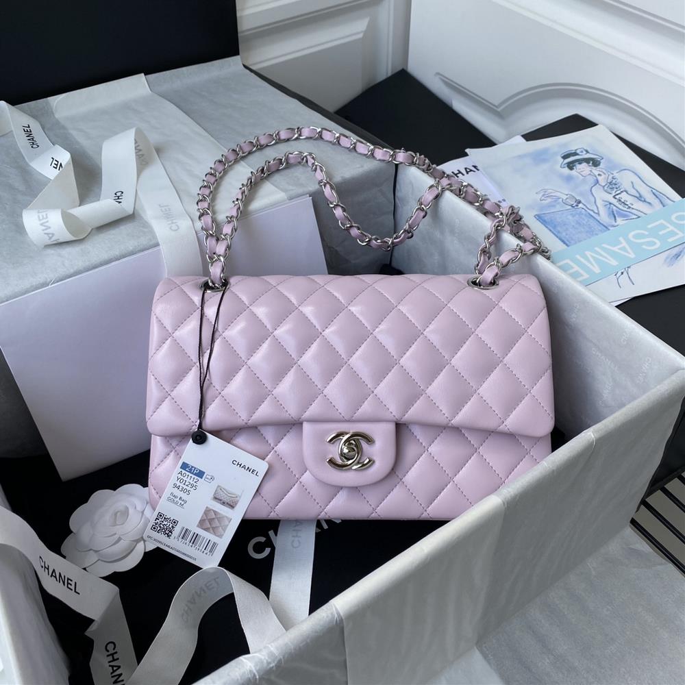 The light pink French highend custommade Chanel Classic Flap Bag A01112 embodies the classic of Chanel elegant simple and exquisite The counter