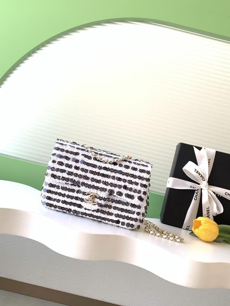 The 26CCF Super Shining Camellia Bead Filter for Autumn and Winter SO BLACK Street Exploding Super Cool The actual product is simply stunning maki