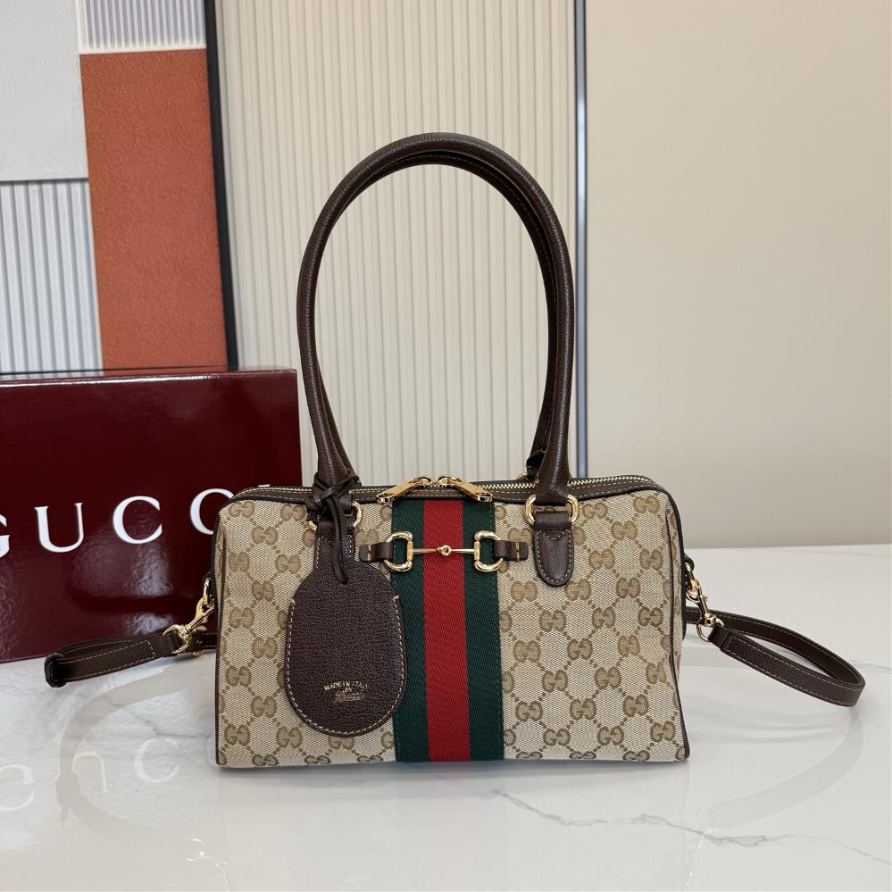 Equipped with a complete set of counter packaging the 2026 SpringSummer collection is newly launched The Gucci Borsetto collection name cleverly bl