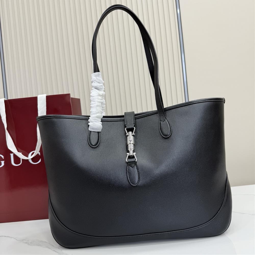 Equipped with a complete set of packaging the 2026 SpringSummer collection will be newly launched This new Gucci Jackie collection tote bag is made