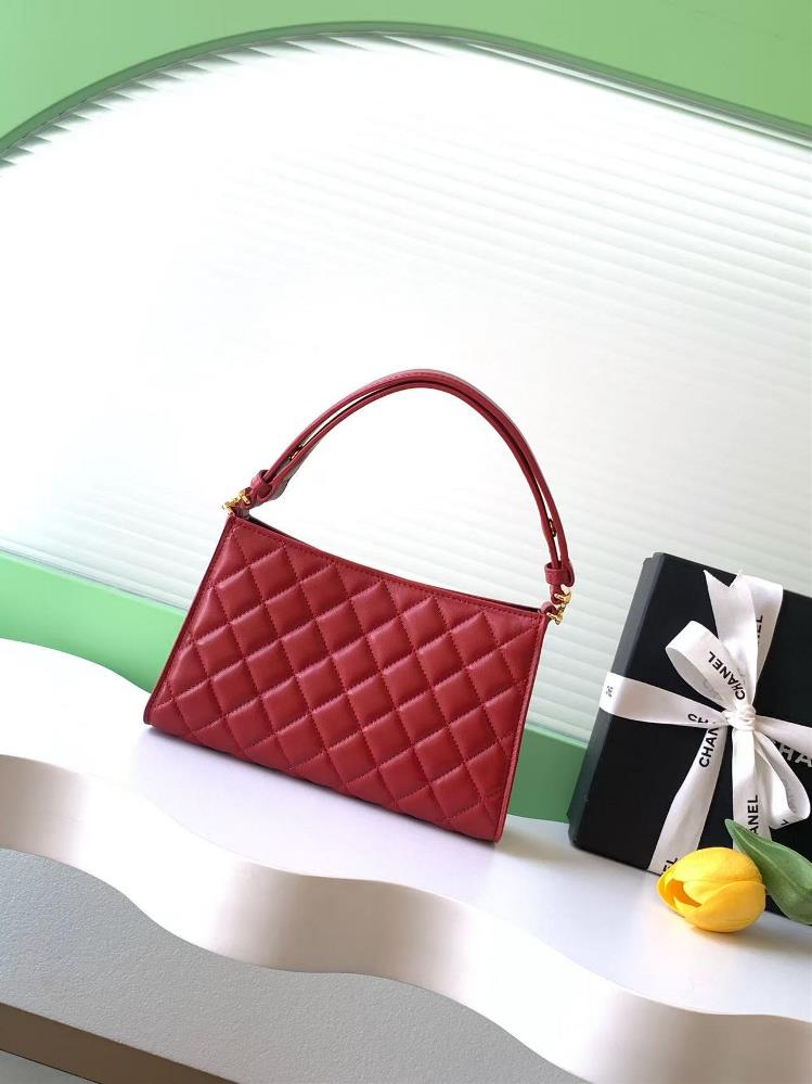 Chanel 26X Christmas limited edition armpit bag classic diamond patterned sheepskin delicate and soft texture full of luster Compact and lightweig