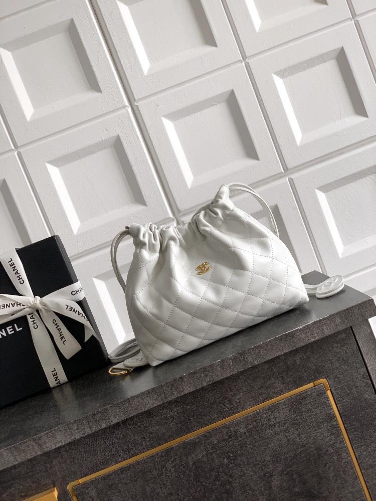 Milk white OHANEL black lucky bag classic diamond patterned soft leather metal double CLogo is highly recognizable Drawstring drawstring design pr