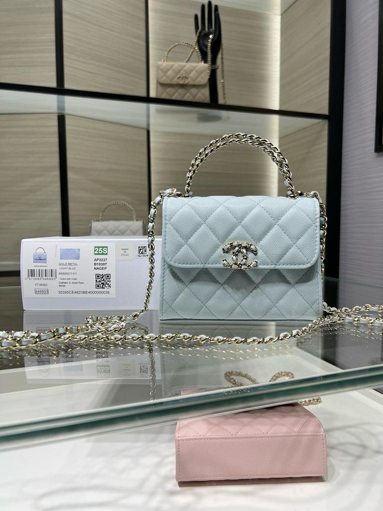 Platinum version genuine packaging as shown in the pictureReady to sell leather chain handle phone case returnsWhite MediumThis is definitely a dark h